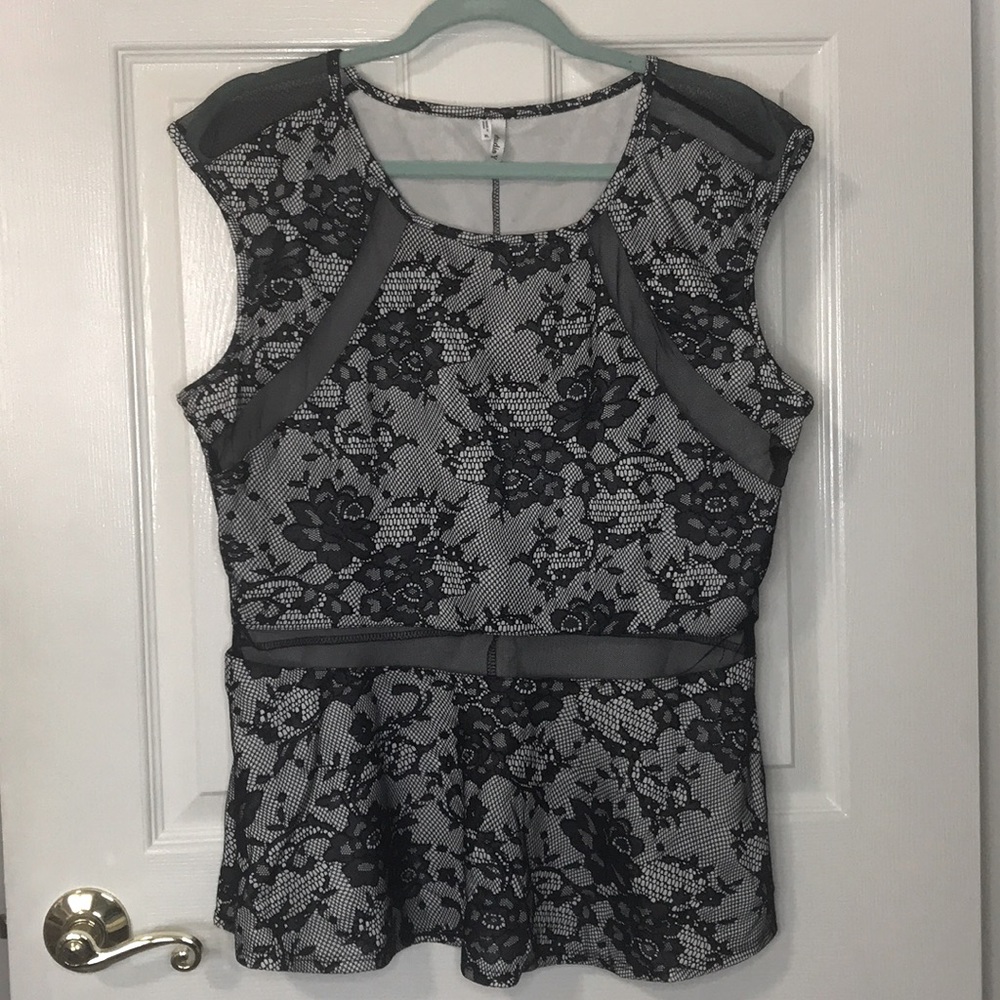 NWOT! Studio Y black gray mesh peplum top XL